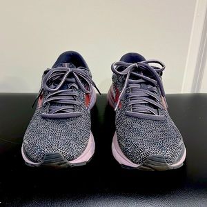 Brooks Adrenaline 21 size 8.5 (D)wide gray shoe